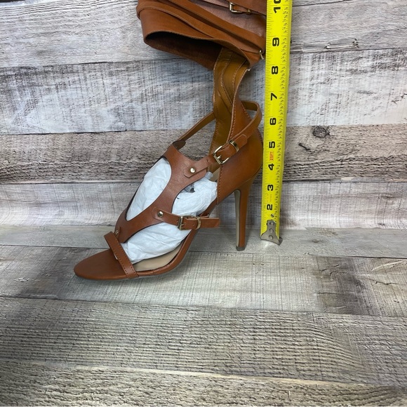 Breckelles heels Tan Size Women’s Heels brand new with box size 7. - Picture 5 of 7
